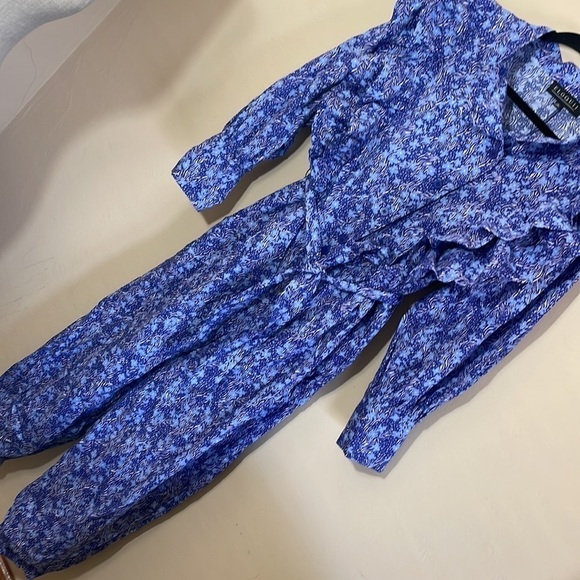 Eloquii 14 Ruffle Detail Printed Jumpsuit blue - Picture 7 of 9